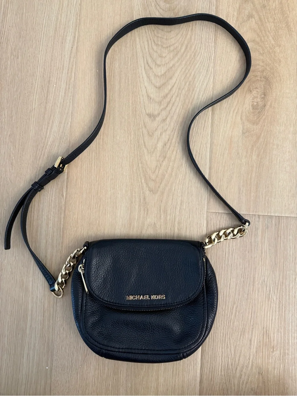 Michael Kors Black Leather Saddle Bag Crossbody Purse Gold Chain Accent Flap